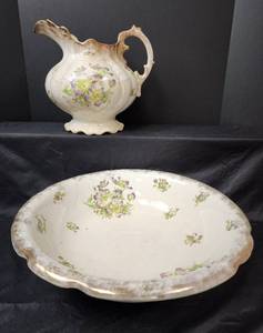 lot 164 image: Vintage Warwick Water Basin and Pitcher