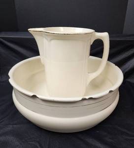 lot 165 image: Vintage Water Basin and Pitcher (see pics for damage)