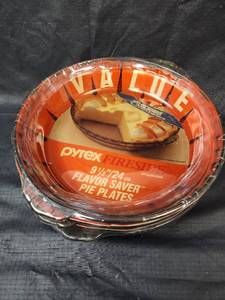 lot 166 image: New Vintage Pyrex by Fireside 9.5 Flavor Savor Pie Plates (3 pack)