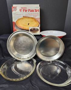 lot 167 image: Pyrex Pie Plates, Nonstick 9 Pie Pan Set, and Metal Pie Plates