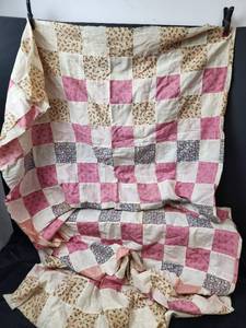 lot 178 image: Vintage Quilt Top 72x76 (has some stains)