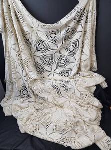 lot 179 image: Crocheted Bed Cover 76x108