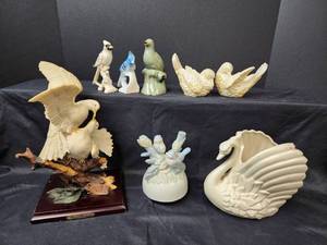 lot 200 image: Haeger Swan Planter and Bird Decor