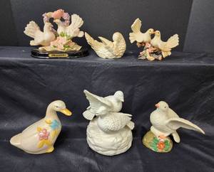 lot 201 image: Bird Decor