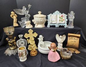 lot 205 image: Angel Decor