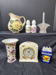 lot 228 image: Home Decor