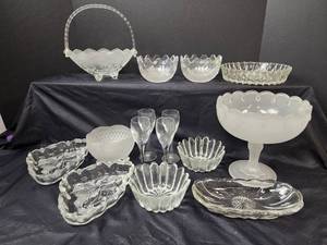 lot 234 image: Glassware