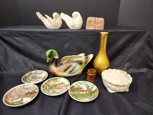 lot 241 image: Home Decor