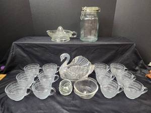 lot 242 image: Glassware