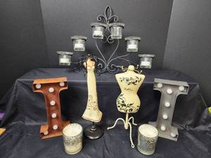 lot 244 image: Home Decor