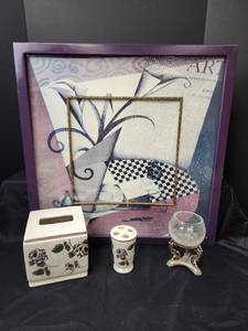 lot 285 image: Picture 24x24 and Bathroom Decor