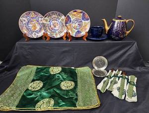 lot 289 image: Oriental Decor
