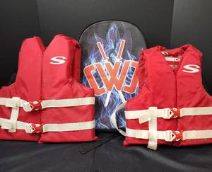lot 300 image: Stearns Child 30-50# and Youth 50-90# Life Jackets and Backpack