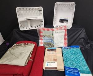 lot 304 image: Table Linens, Window Treatments, and More