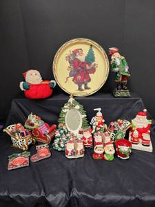 lot 316 image: Christmas Decor