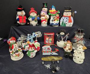 lot 317 image: Christmas Decor