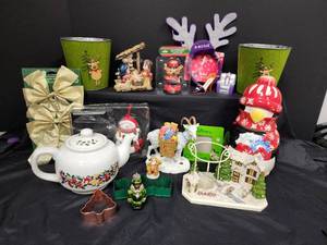 lot 319 image: Christmas Decor