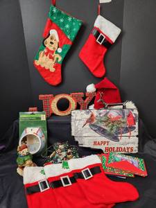 lot 320 image: Christmas Decor