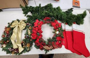 lot 323 image: Christmas Decor