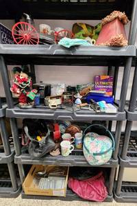 lot 330 image: Contents of Shelf