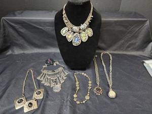 lot 333 image: Jewelry