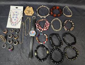 lot 336 image: Jewelry