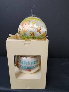 lot 340 image: Vintage Hallmark Ornaments - 1978 Babys First Christmas (with box) and 1976 Babys First Christmas (no box)