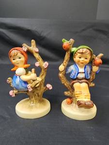 lot 361 image: Goebel Figurines Appletree Boy and Appletree Girl (no boxes)