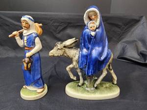 lot 366 image: Goebel Figurines - Flight into Egypt 1959 Robson 405-7A (no box) and St. Joseph 1961 Robson 405-B (original box)