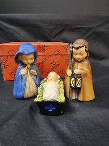 lot 367 image: Goebel Figurines - Mary, Joseph Rob 418B, and Baby Jesus Rob 418C (original box)
