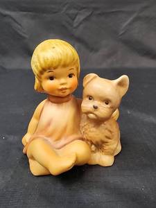 lot 372 image: Goebel Little Girl with Dog 10-504-08 (no box)