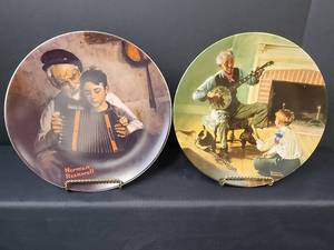 lot 376 image: Norman Rockwell Plates (original box and certificates of authenticity) - The Banjo Player 1989 2530H and The Music Maker 1981 E12206