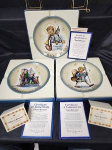lot 379 image: Schmid Christmas Plates - Angelic Procession 1982 (original box and certificate of authenticity), Angelic Messenger 1983 (original box and certificate of authenticity), and A Time to Remember 1981 (original box and certificate of authenticity)