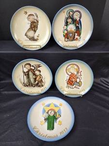 lot 382 image: Schmid Christmas Plates - The Nativity 1973, Guardian Angel 1974, Christmas Child 1975, Herald Angel 1977 (original box), and 1st Edition 1971 (original box)