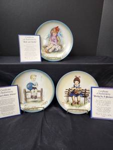 lot 387 image: Schmid Mothers Day Plates (original boxes and certificates of authenticity) - Pretty as a Picture 1989, Mothers Little Athlete 1990, and Soft and Gentle 1991