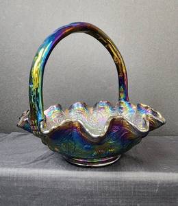 lot 393 image: Fenton Glassware