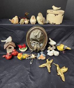 lot 412 image: Bird Decor