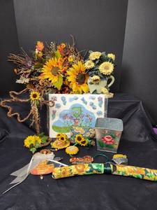 lot 413 image: Sunflower Decor