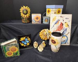 lot 414 image: Sunflower Decor