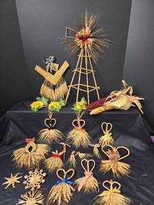 lot 417 image: Handmade Wheat Weavings
