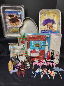 lot 426 image: Cake Decorating Supplies