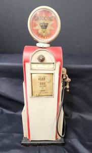 lot 429 image: Large Vintage Gasoline Service Gas Pump Bank