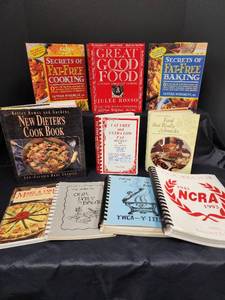 lot 446 image: Cookbooks