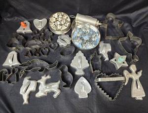 lot 454 image: Cookie Cutters