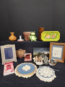 lot 462 image: Home Decor
