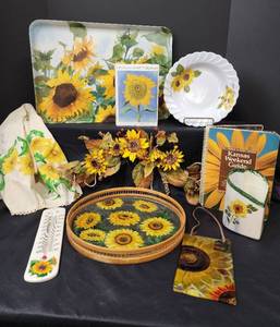 lot 469 image: Sunflower Decor