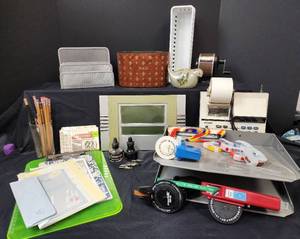 lot 478 image: Office Supplies