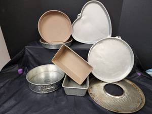 lot 482 image: Bakeware