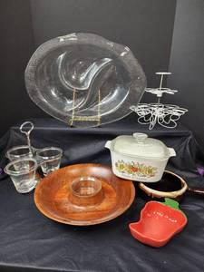 lot 486 image: Serving Dishes