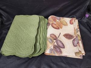 lot 494 image: (2) Sets of Placemats (green-11 and brown-10)